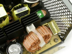 安耐美魔族82 模塊高效525w 電源評測 高效能設計助你暢享游戲體驗